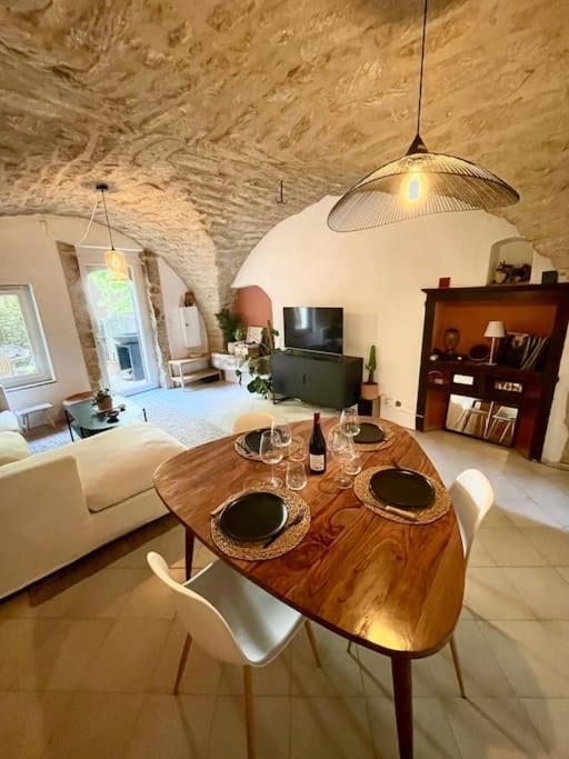Charmante Maison De Village Au Pied Du Luberon